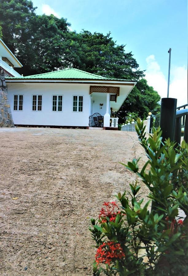 Seychelles Yellow Petals Anse Boileau Exterior photo